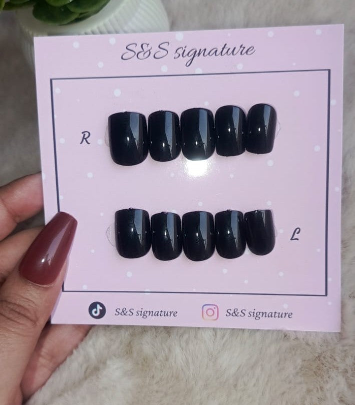 ✨ Classic Black Gloss – Press-On Nails ✨