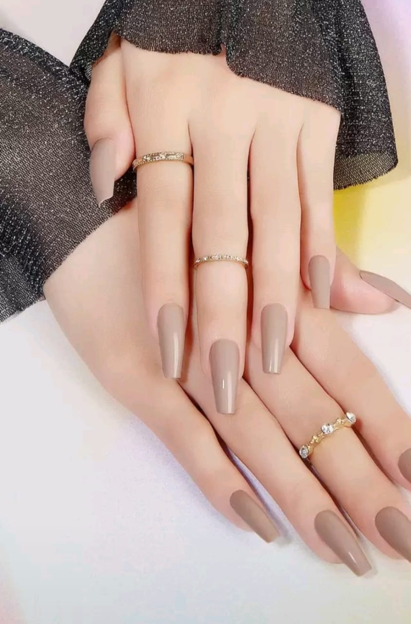 Nude nails