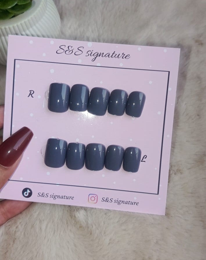 ✨ Charcoal Grey Gloss – Press-On Nails ✨